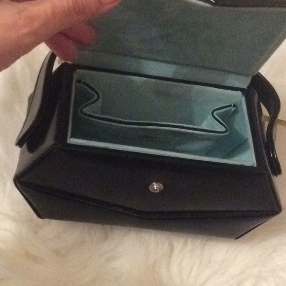 TIMELESS! 🖤🎀🖤 Anya Hindmarch Black CRUEL Leather Box Bag Suede interior DYT 4! - Picture 2 of 8